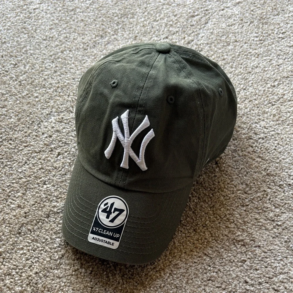 *NEW* NY Yankees Dark Green Women’s Hat - Picture 2 of 4